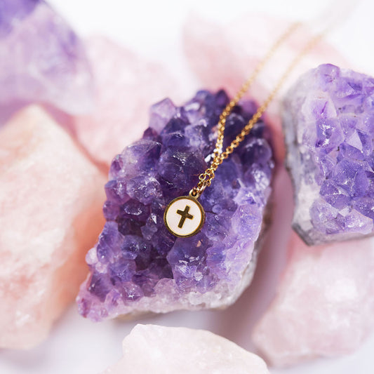 Seashell Cross Necklace / Summershine